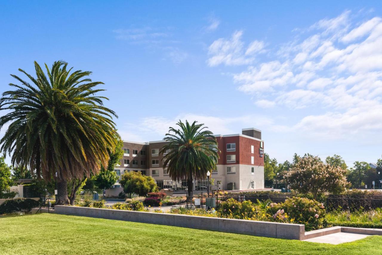 Holiday Inn Express & Suites - Suisun City By Ihg Exteriör bild