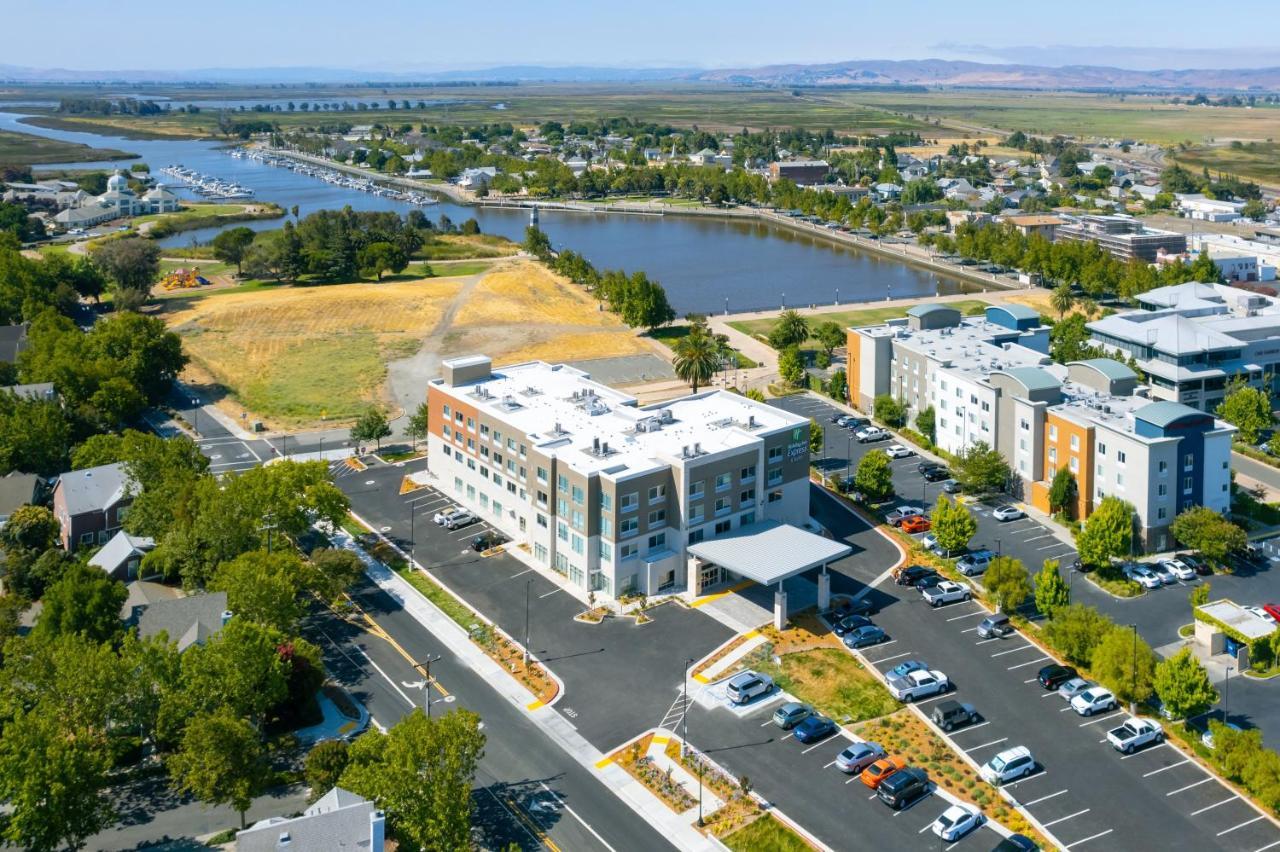 Holiday Inn Express & Suites - Suisun City By Ihg Exteriör bild
